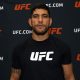 Alex Poatan posa para fotos após ser entrevistado pela Ag Fight no UFC Apex