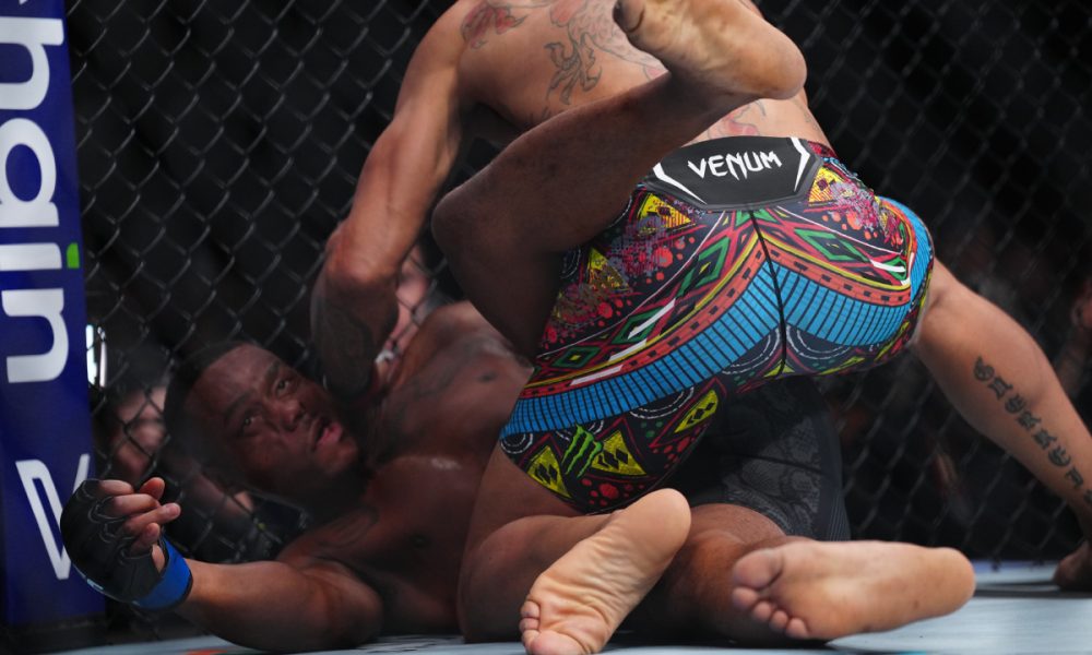 Alex Poatan é campeão dos meio-pesados do UFC