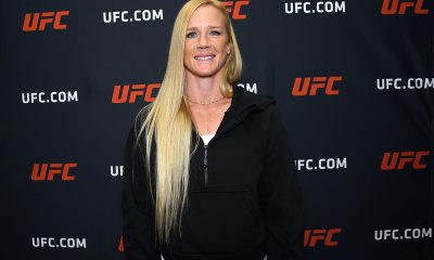 Holly Holm posa para fotos após sua entrevista para a Ag Fight no UFC Apex