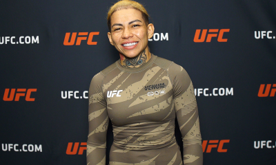 Ketlen Souza posa para fotos após ser entrevistada pela reportagem da Ag Fight