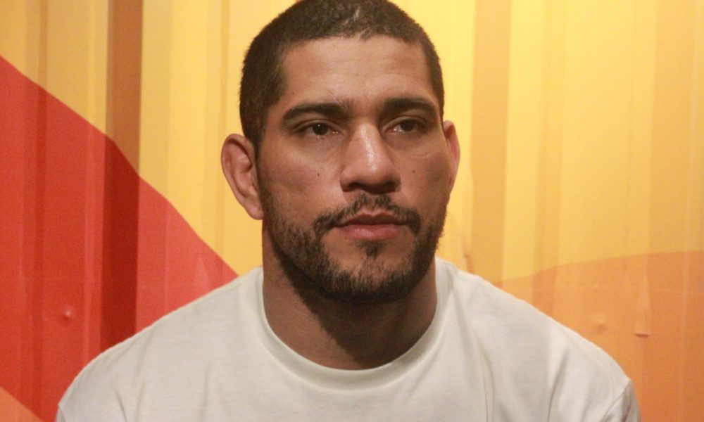 Poatan descarta enfrentar Ankalaev e revela negociação para revanche com Prochazka