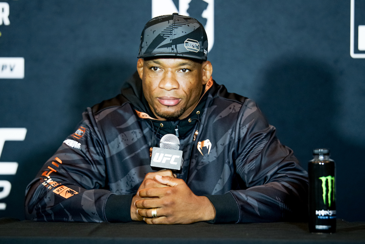 Jailton Malhadinho encara Alexander Romanov no UFC 302.