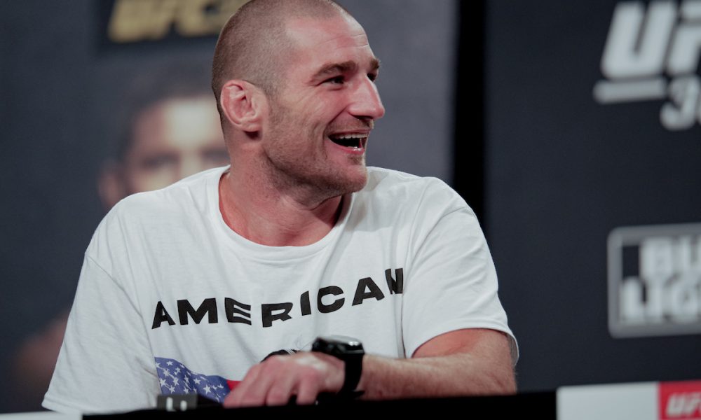 Sean Strickland provoca Paulo Borrachinha ao relembrar ‘sarrada’ de Adesanya