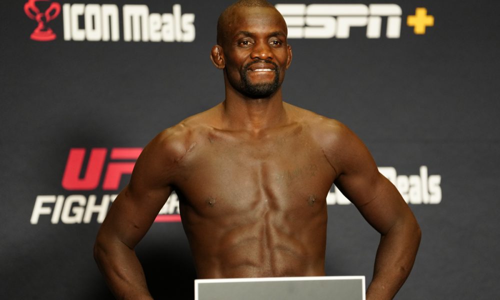 Lutador do UFC que recebeu casa de The Rock revela que familiares comemoraram sua derrota