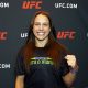 Julia Polastri posa para fotos após dar entrevista para a reportagem da Ag Fight no UFC Apex