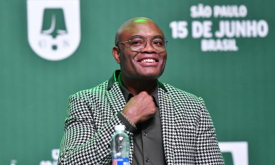 Anderson Silva sorri na coletiva de imprensa do Spaten Fight Night