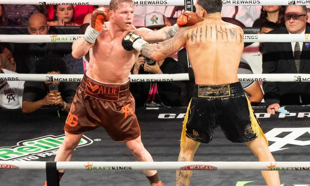 Canelo bate rival invicto em Las Vegas e mantém títulos mundiais de boxe