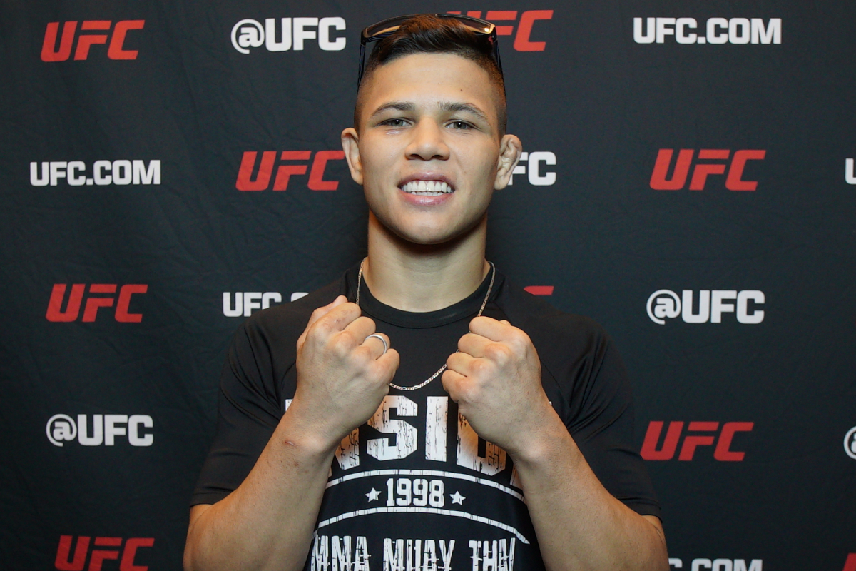 Jean Matsumoto posa para foto no media day do UFC Vegas 99.