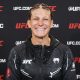 Kayla Harrison posa para foto após vencer sua luta no UFC 307.