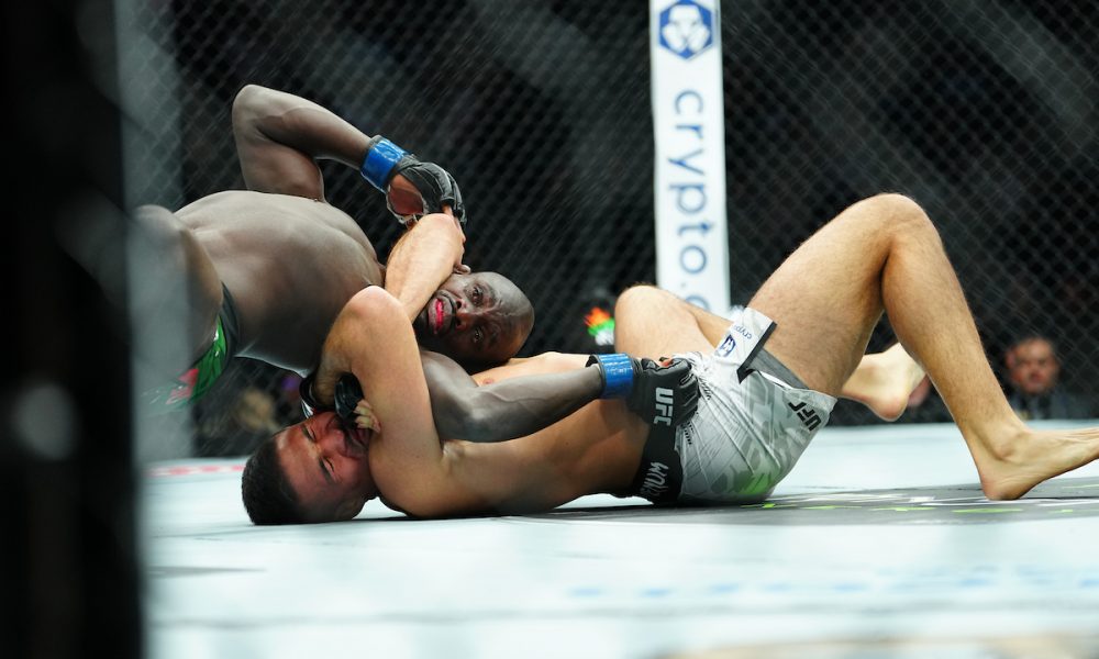 Vicente Luque finalizou Themba Gorimbo no UFC 310