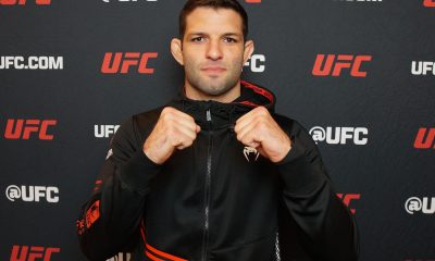 Thiago Moises posa para foto no media day do UFC Vegas 101