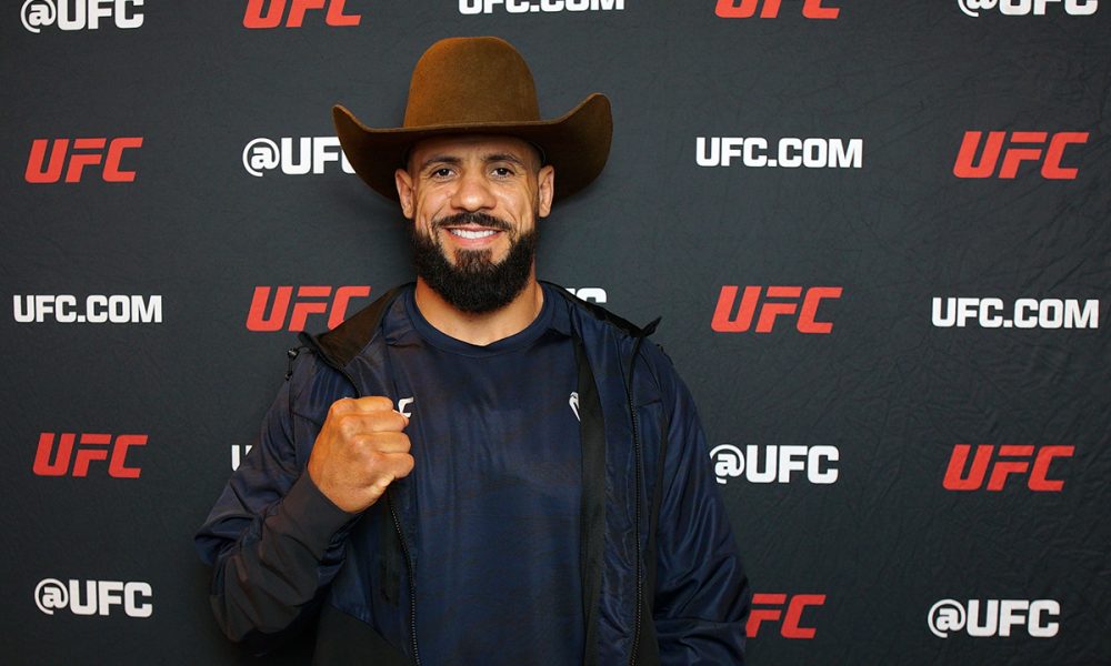Bruno Lopes minimiza currículo invicto de rival no UFC e brinca: “Ganha quem bate mais”