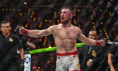 Merab Dvalishvili comemora vitória no UFC 311