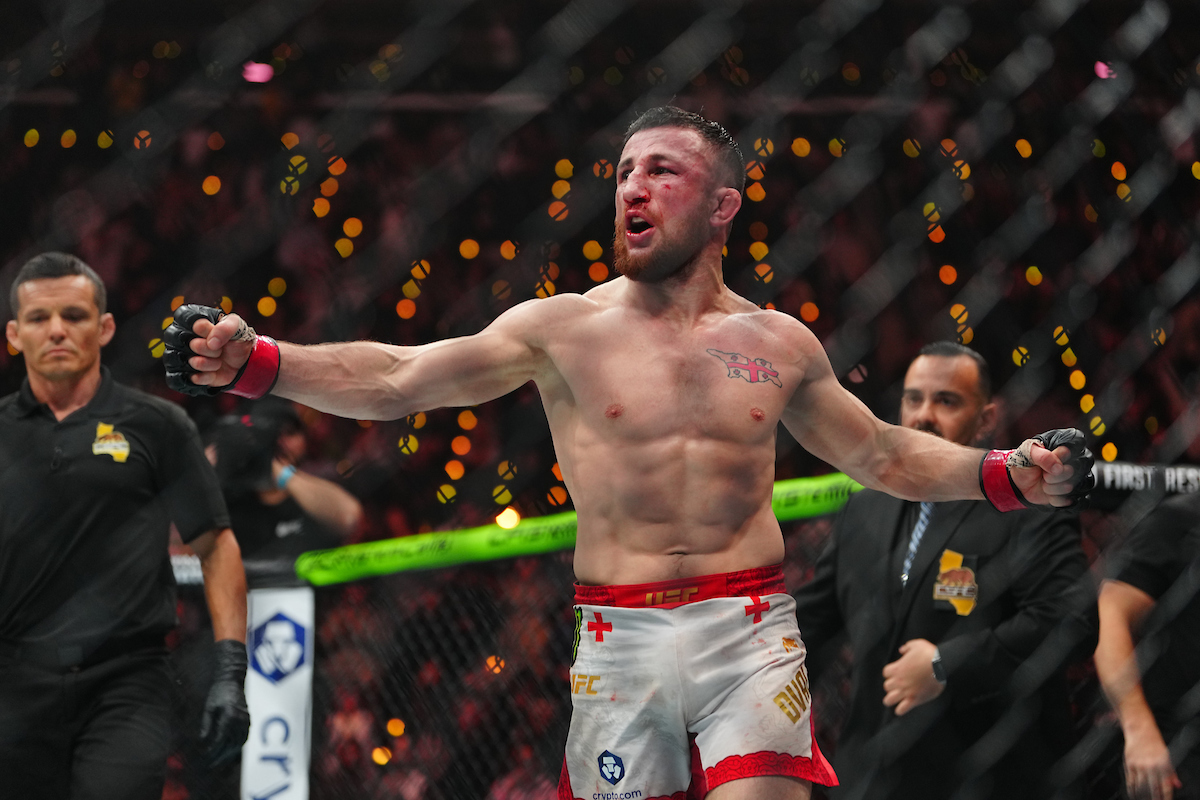 Merab Dvalishvili comemora vitória no UFC 311