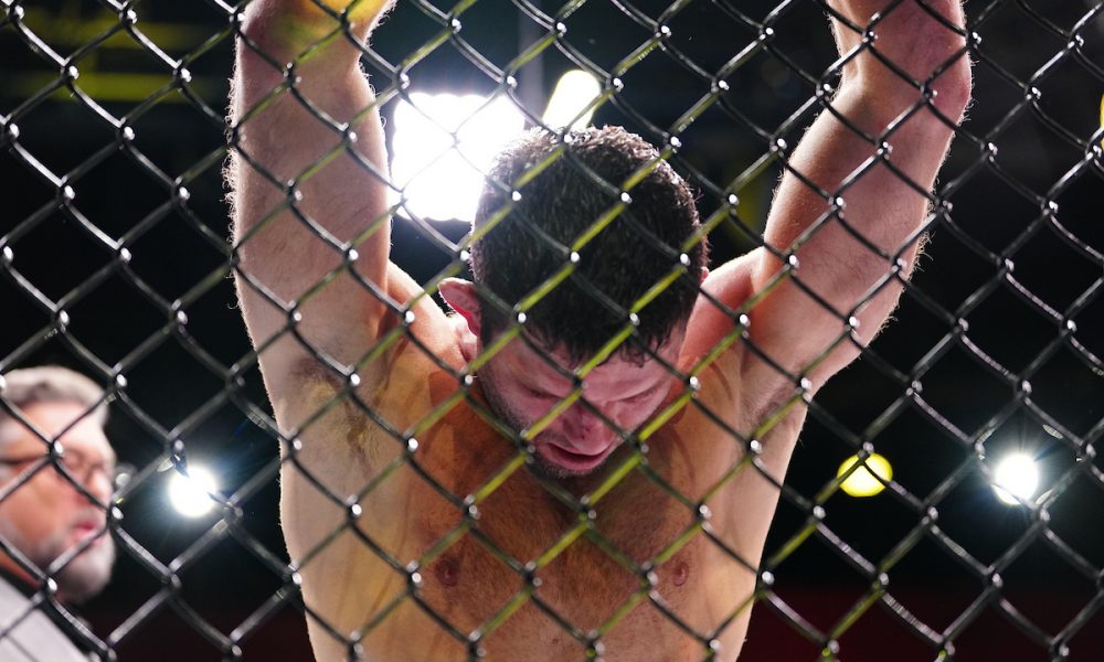 Com mal-estar, Thiago Moisés revela que vomitou logo após vitória no UFC Vegas 101