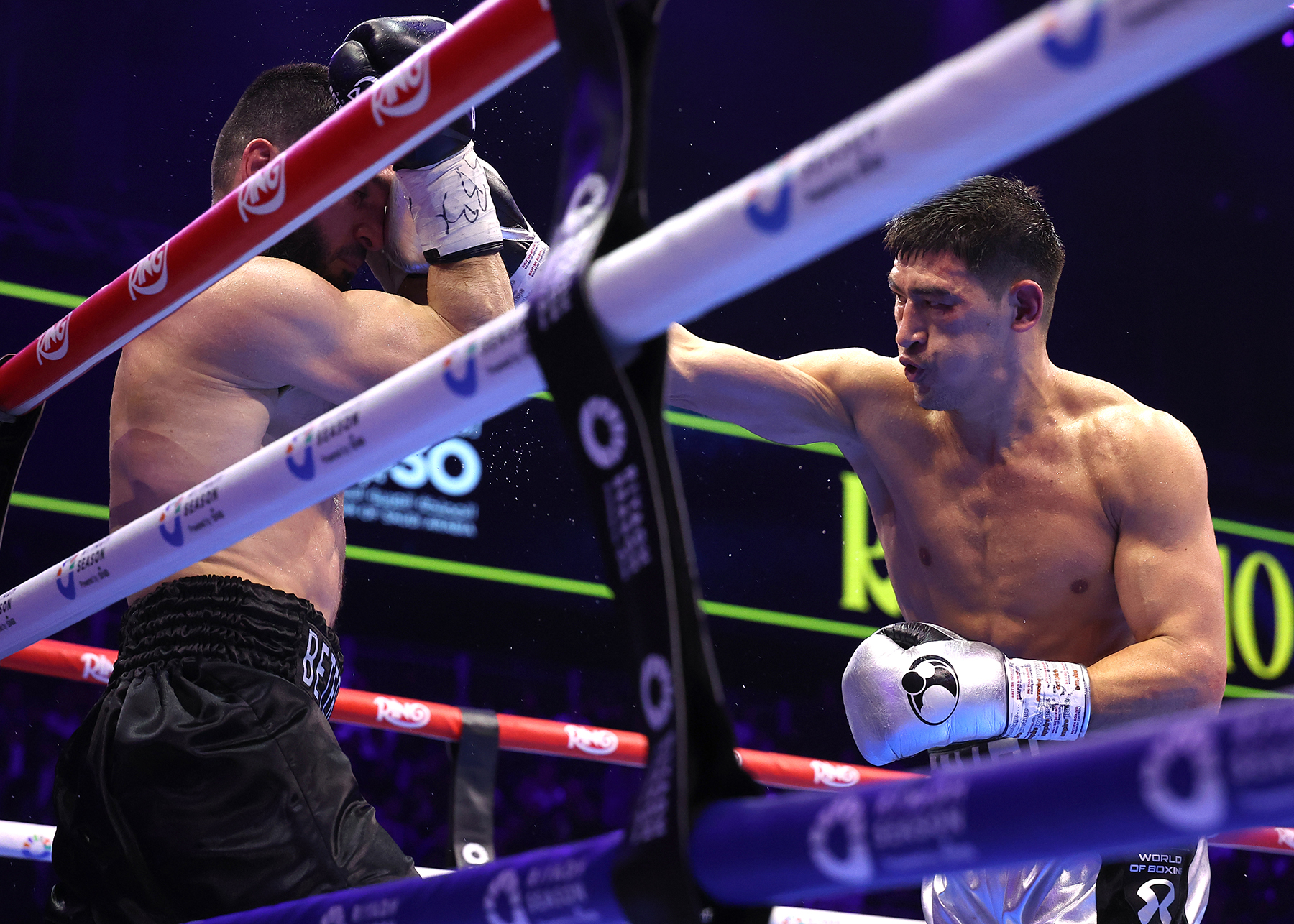 Artur Beterbiev e Dmitry Bivol duelam em revanche na Arábia Saudita