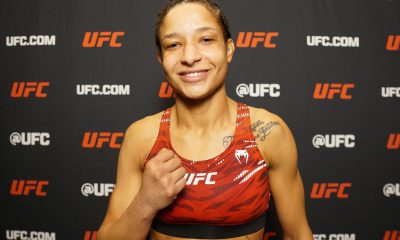 Jacqueline Cavalcanti posa para foto após vencer sua luta no UFC Vegas 102