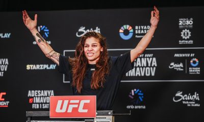 Mayra Sheetara comemora após bater o peso na pesagem do UFC Arábia Saudita