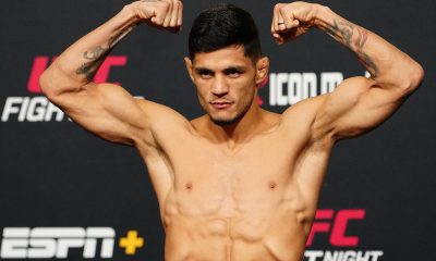 Gabriel Mosquitinho Santos passa pela balança do UFC