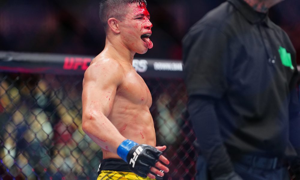 Jean Matsumoto reage ao fim da luta contra Rob Font no UFC Seattle