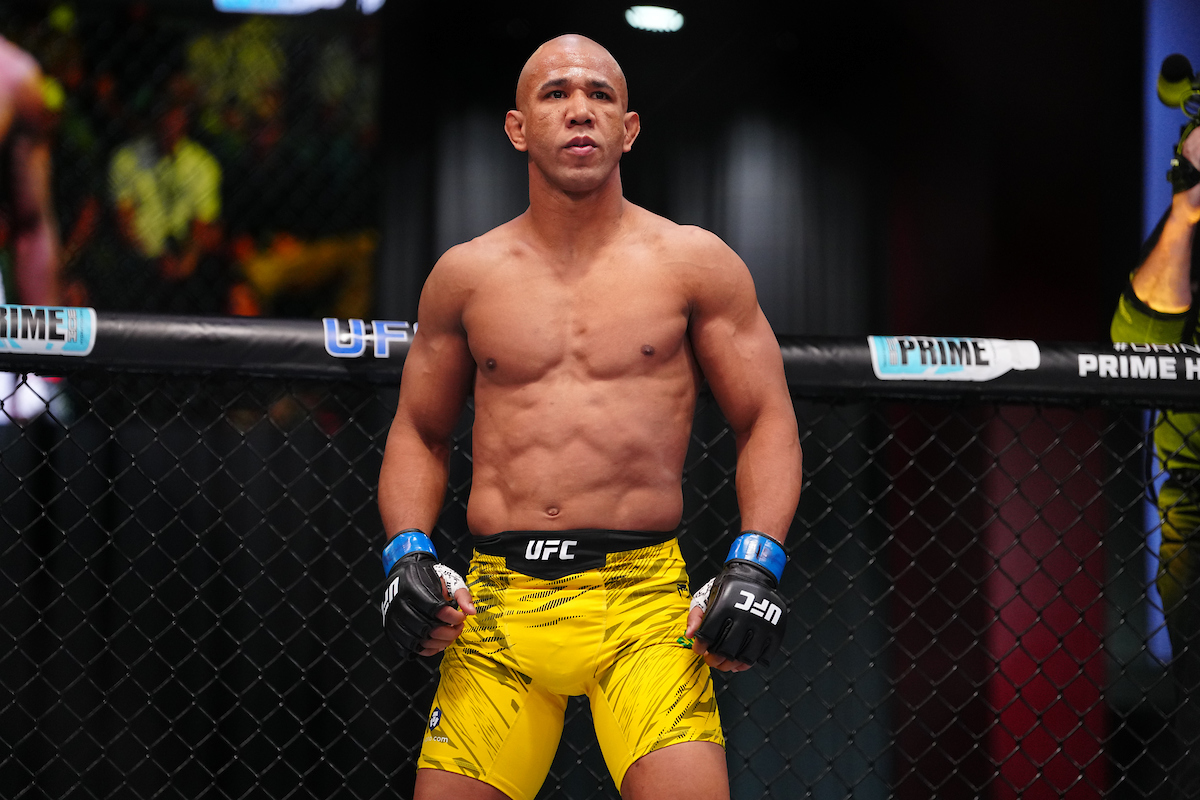 Gregory Robocop se prepara para competir no UFC Vegas 102
