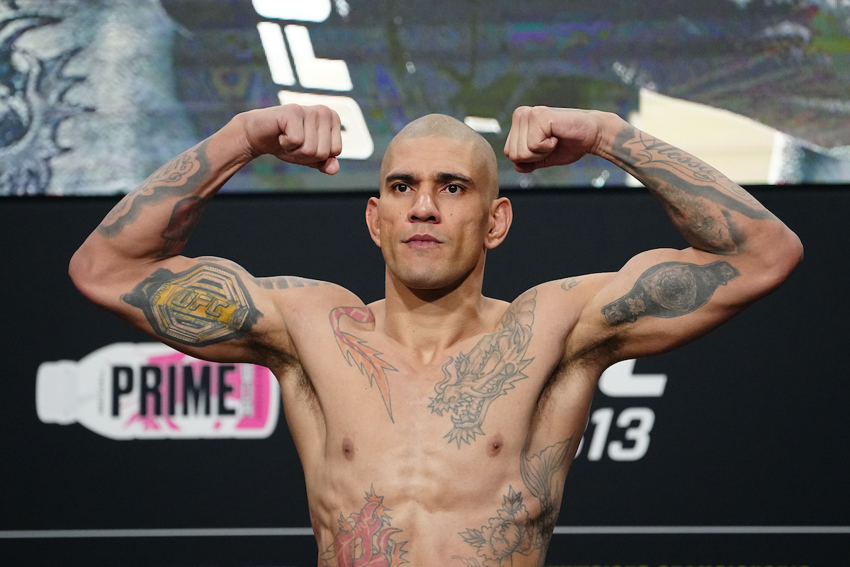 Alex Poatan passou tranquilo pela balança da pesagem oficial do UFC 313