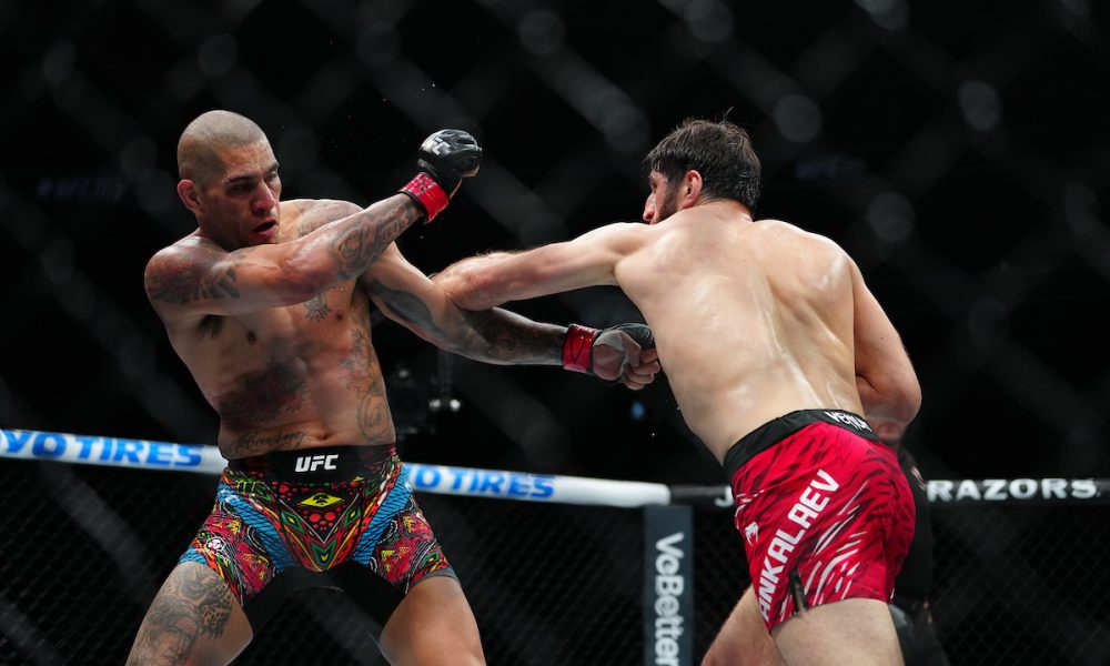 Alex Poatan (à esquerda) perdeu para Magomed Ankalaev no UFC 313