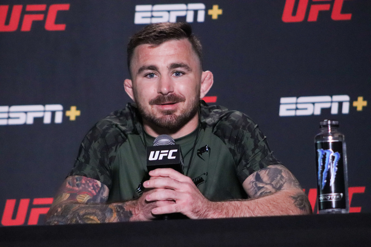 Darrick Minner dá entrevista durante o media day do UFC Vegas 32