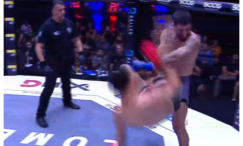 Rodrigo Pereira nocauteando com uma bicicleta Henrique Furtado no SFT 54