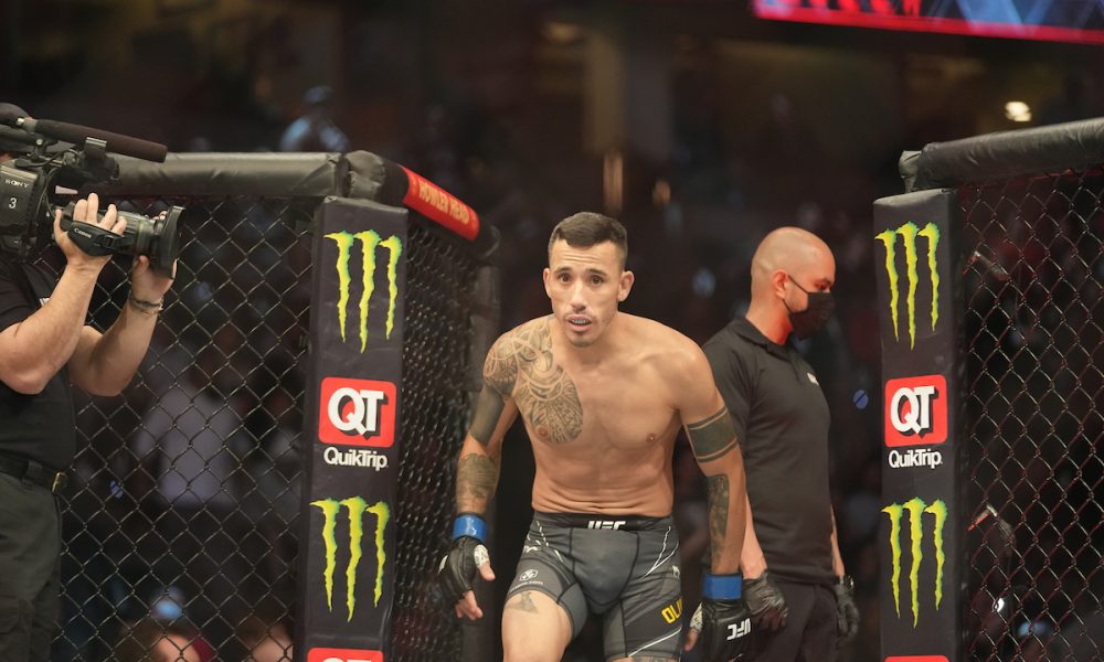 Saimon Oliveira entra no octógono do UFC 270