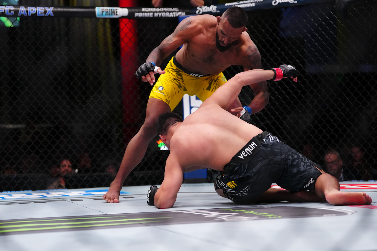 Brendson Ribeiro em ação no UFC Vegas 104