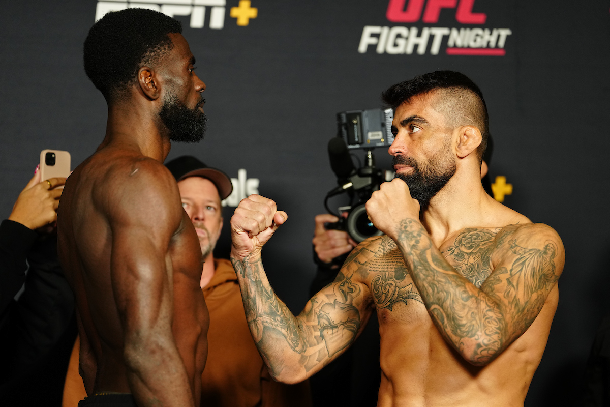 Chidi Njokuani e Elizeu Capoeira se encaram após pesagem do UFC Vegas 104