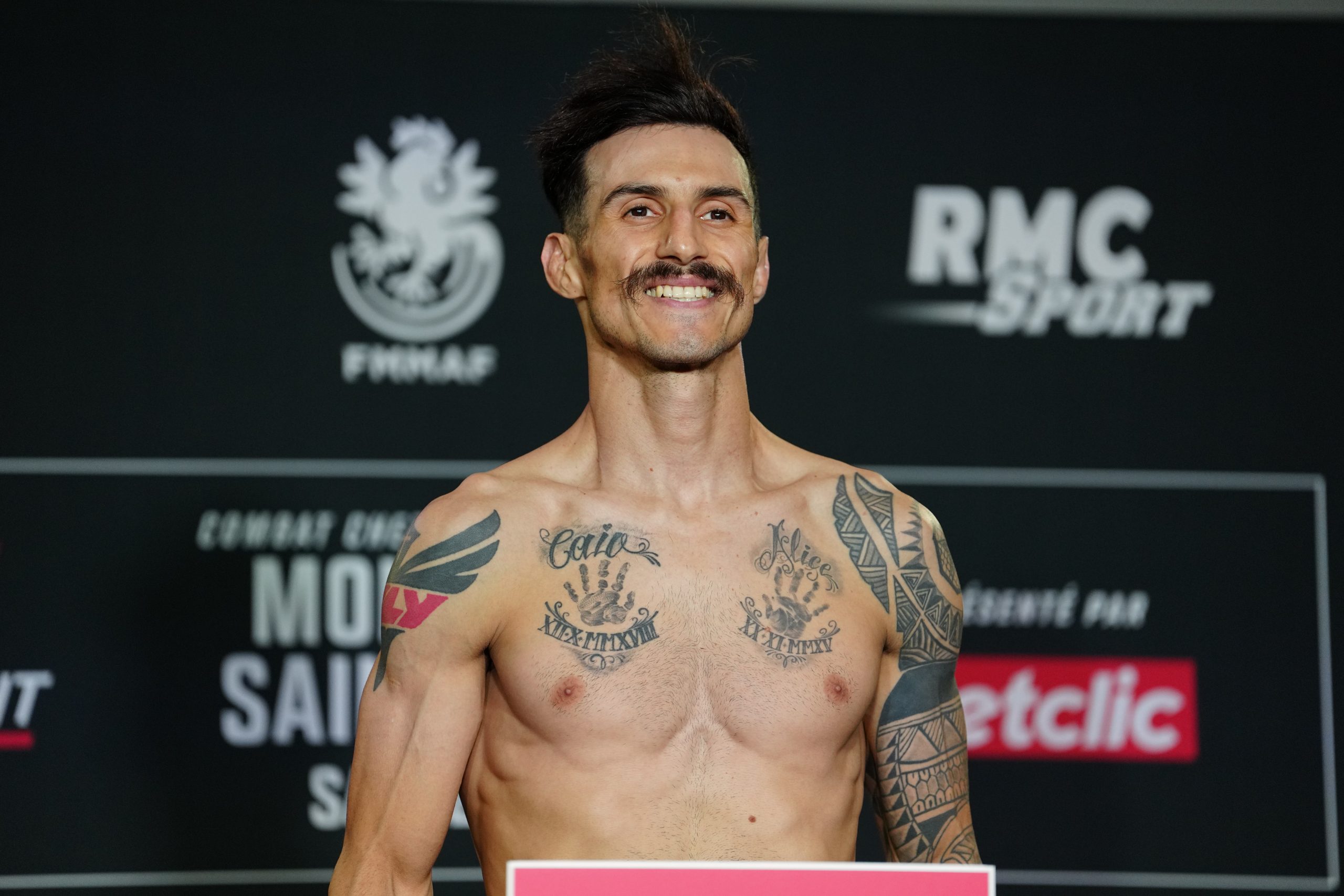 Gabriel Fly Miranda passa peça pesagem do UFC Paris