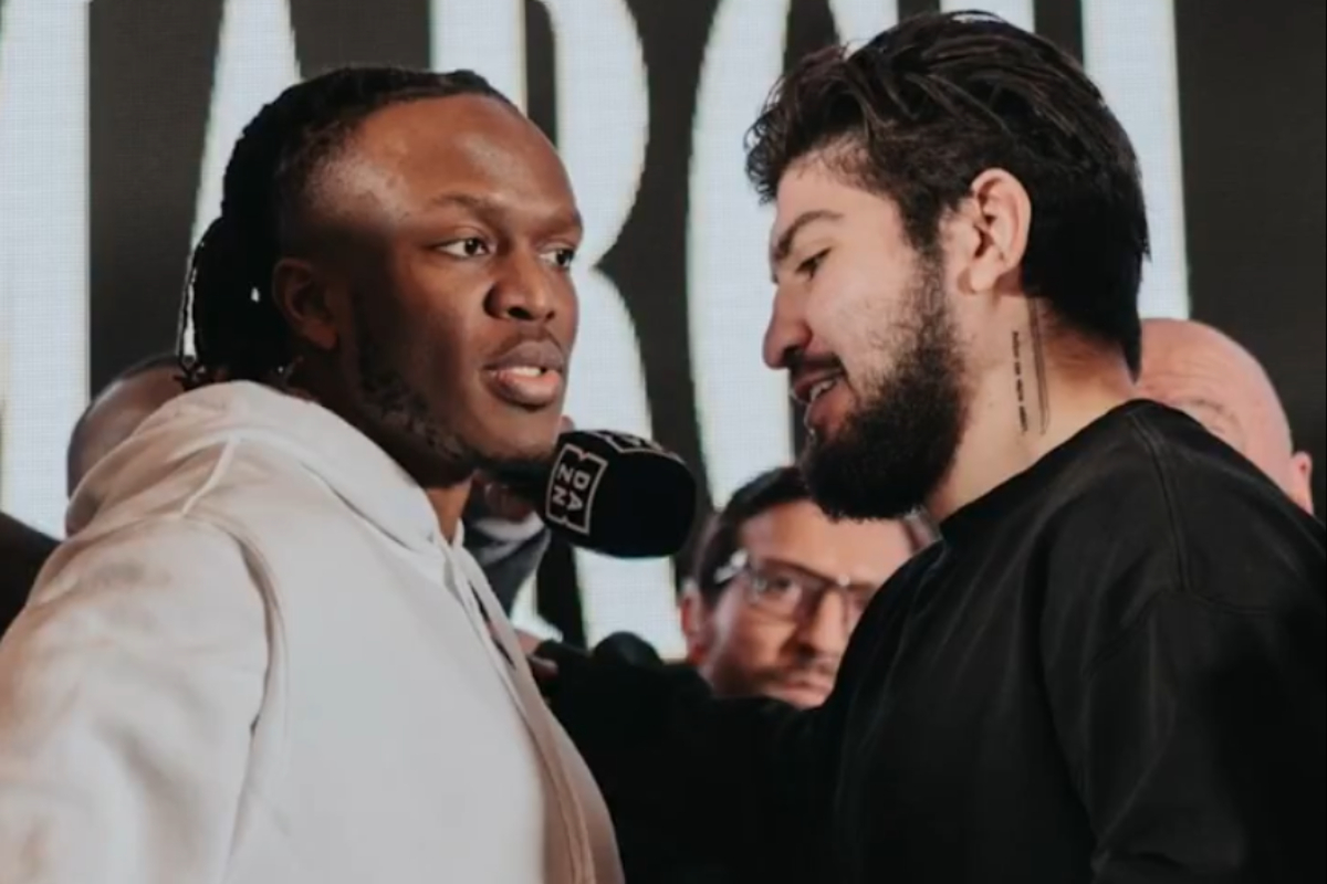 KSI (à esquerda) deu um tapa com uma panqueca no rosto de Dillon Danis