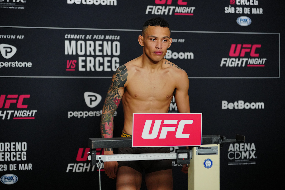 Ronaldo Rodriguez falha na balança do UFC México