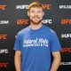 Sorridente, Bryce Mitchell posa para foto durante o media day do UFC 314