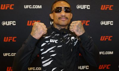 De óculos escuros, Joanderson Tubarão posa para foto durante o media day do UFC Vegas 105