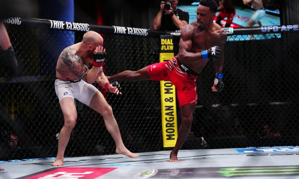 Lerone Murphy vence duelo de gerações contra Josh Emmett na luta principal do UFC Vegas 105