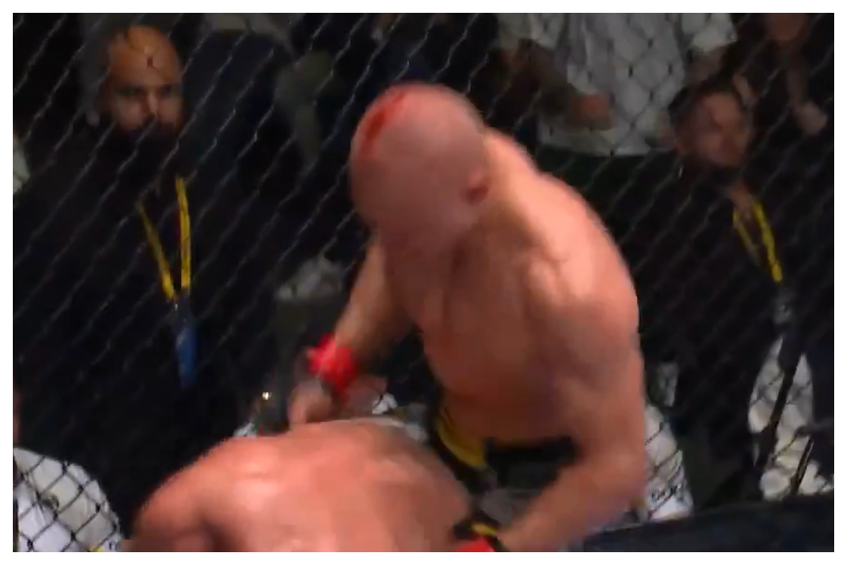 Max Holzer dando sarrada em Deniz Ilbay no Oktagon 69