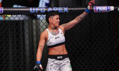 Denise Gomes acenando após vencer Elise Reed no UFC Vegas 106