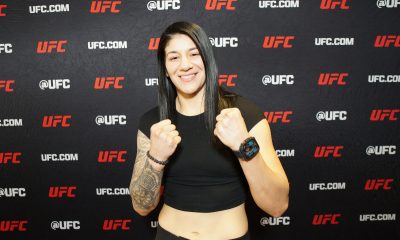 De punhos cerrados, Ketlen Vieira posa para foto durante o media day do UFC 107