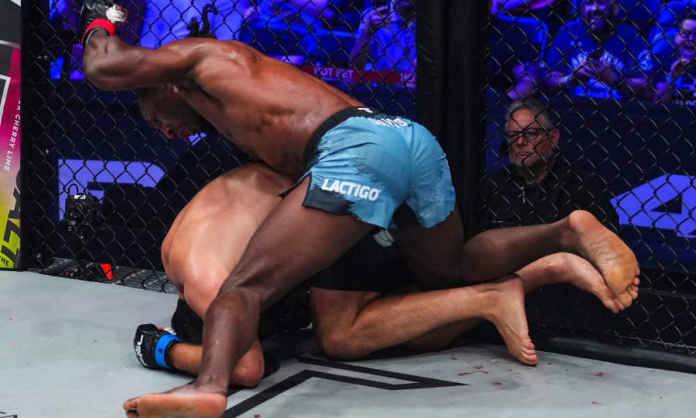 Ex-UFC estreia na PFL com show e volta a nocautear após seis anos; veja