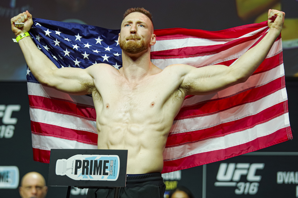 Joe Pyfer na pesagem cerimonial do UFC 316