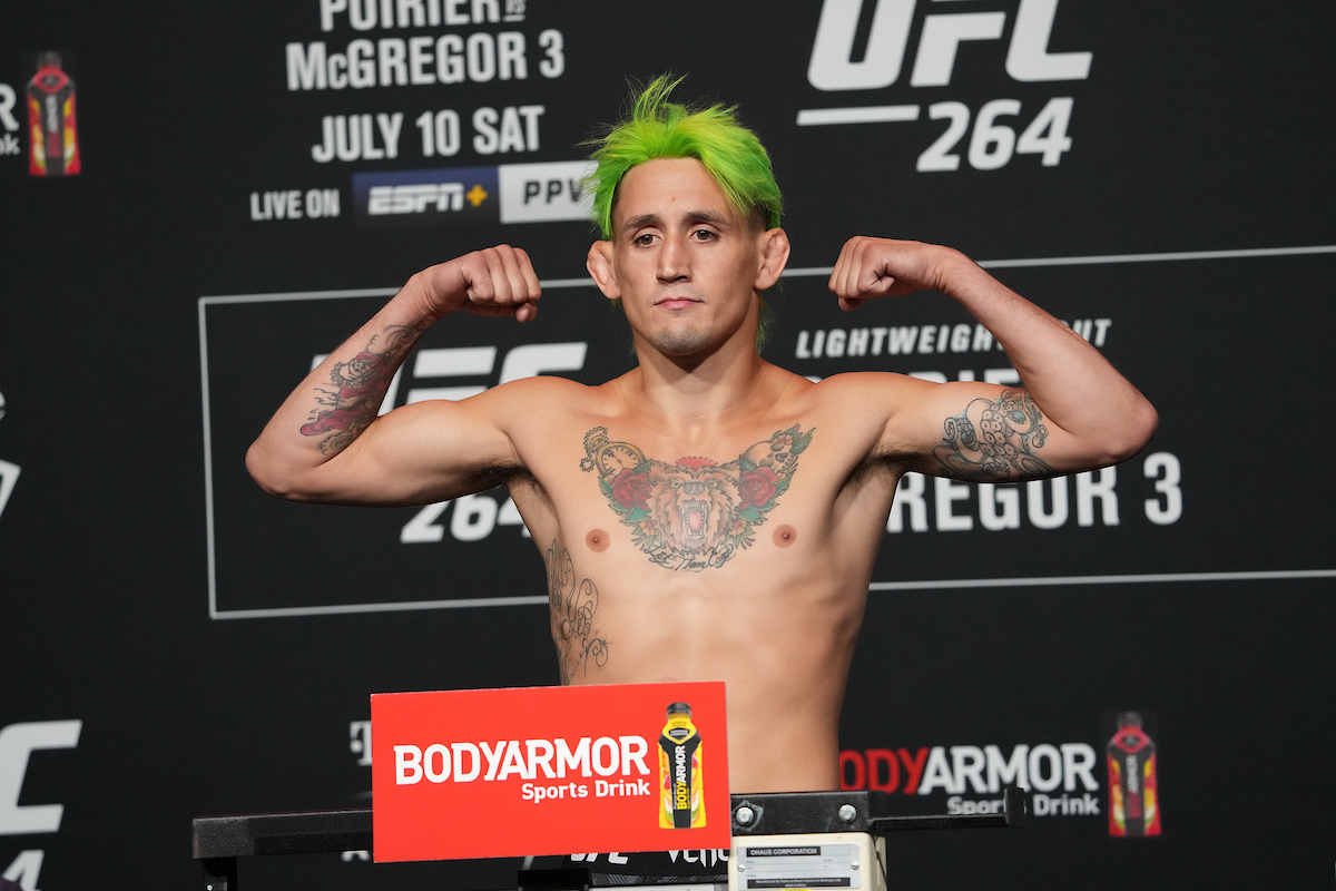 Kris Moutinho na pesagem do UFC 264