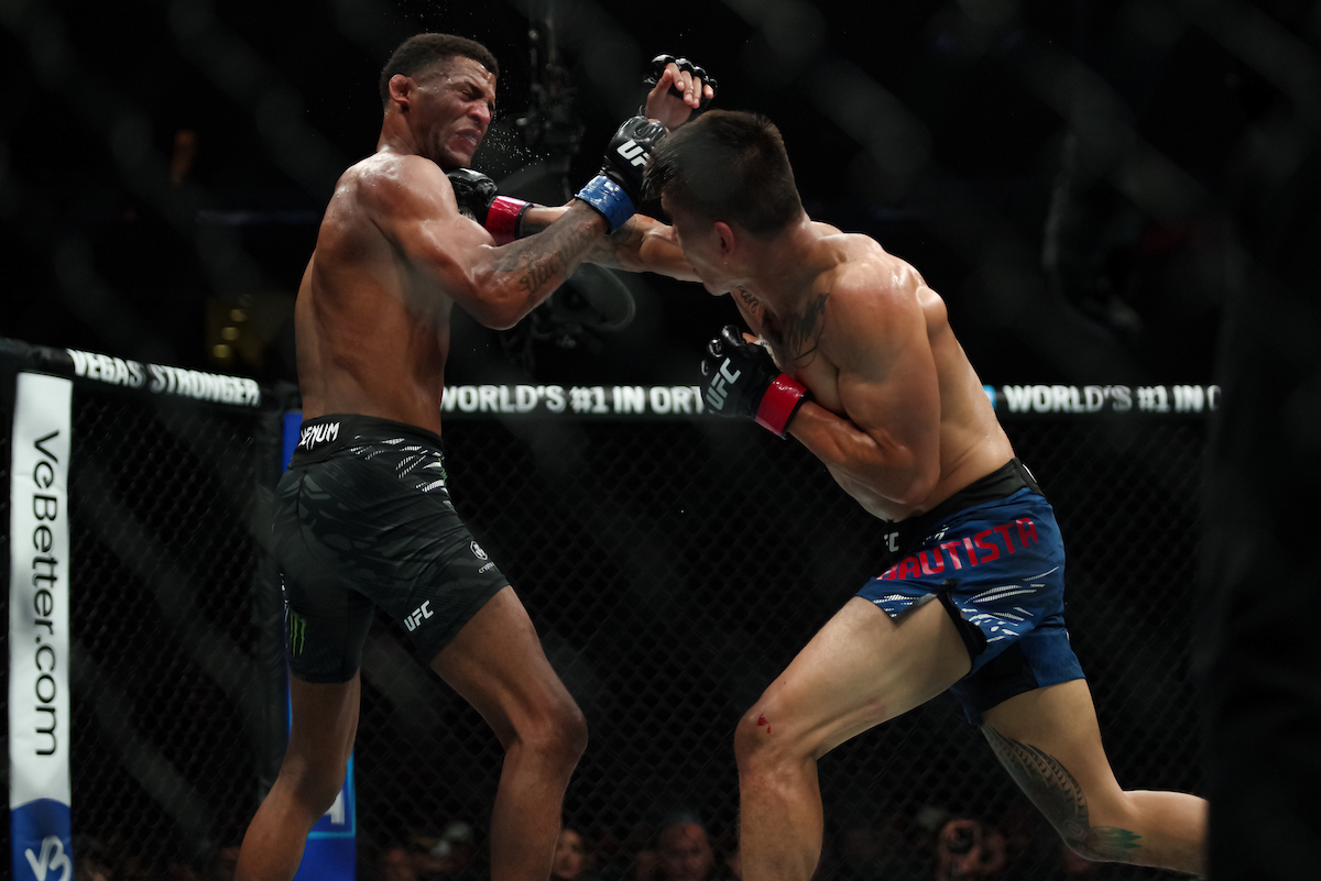 Patchy Mix (à esquerda) foi derrotado por Mario Bautista no UFC 316