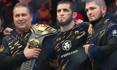Javier Mendez, Makhachev e Khabib posam com o cinturão do UFC