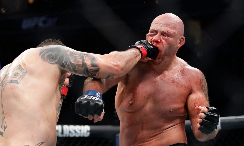 Jhonata Diniz supera invicto Alvin Hines e volta a vencer no UFC 317