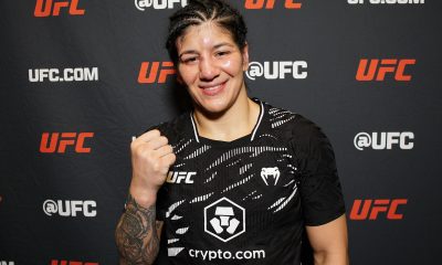 Sorridente, Ketlen Vieira posa para foto após vitória no UFC Vegas 107