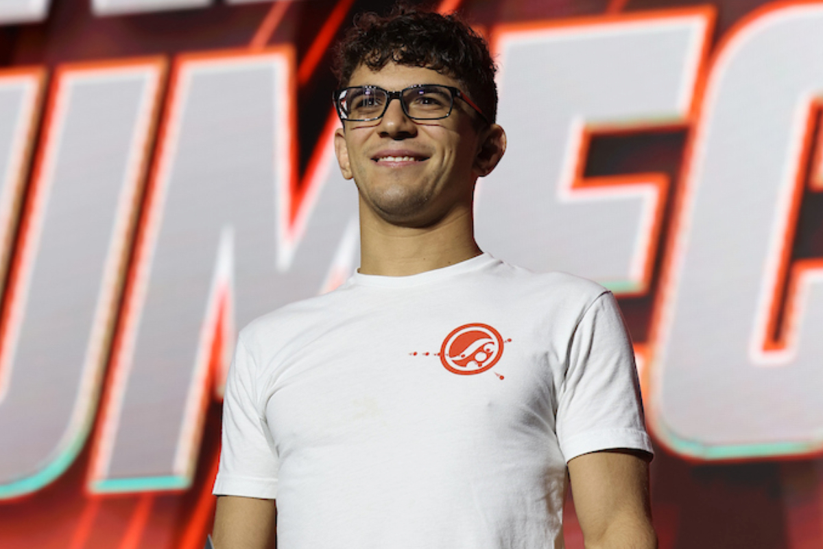 Mikey Musumeci passa pela balança do ONE Championship