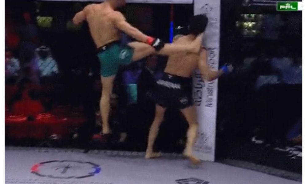 Islam Youssef chutando o rosto de Benyamin Ghahreman no PFL MENA